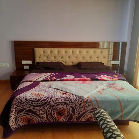 Destiny Hotel Solan Bagian luar foto