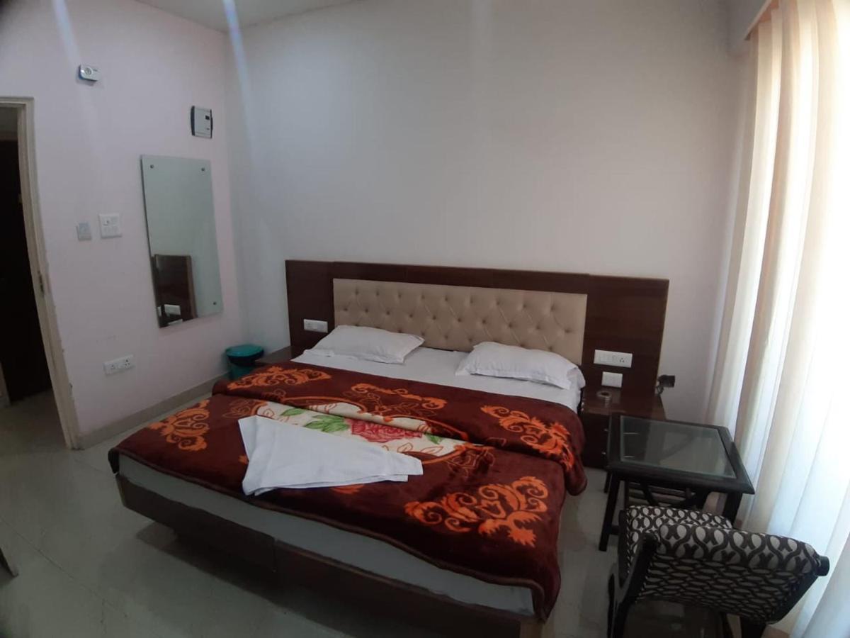 Destiny Hotel Solan Bagian luar foto
