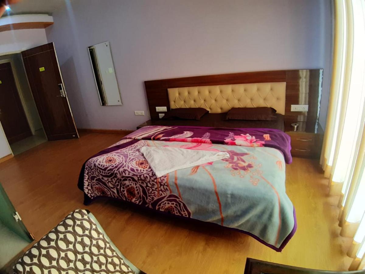 Destiny Hotel Solan Bagian luar foto