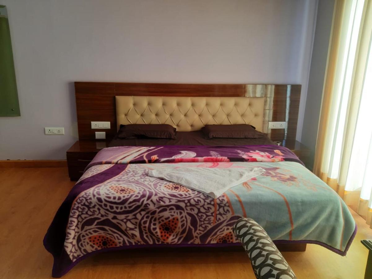 Destiny Hotel Solan Bagian luar foto